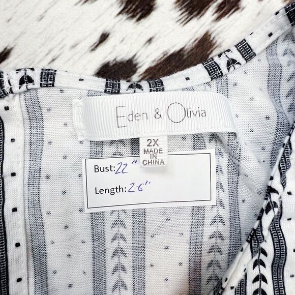 Eden and Olivia Striped Arrow Sleeveless Button Back Blouse 2X - Picture 5 of 6